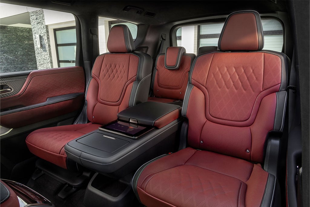 Full view of a INFINITI Qe