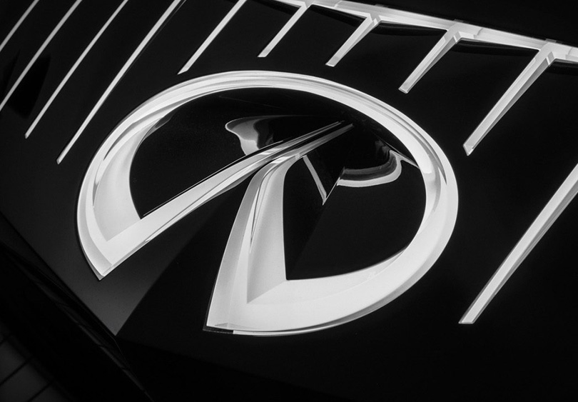 INFINITI logo on a Qe