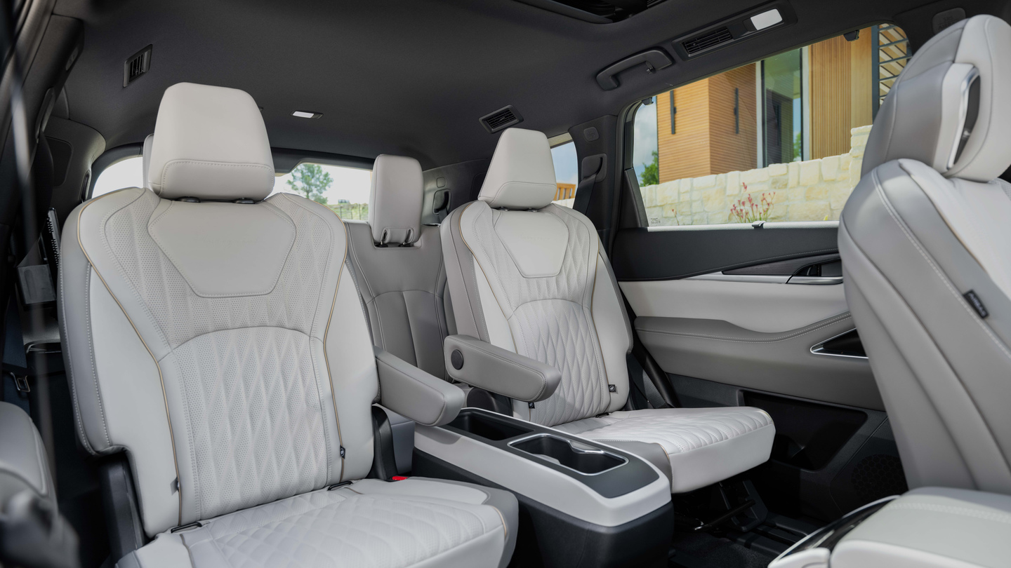 2027 INFINITI QX60 Interior